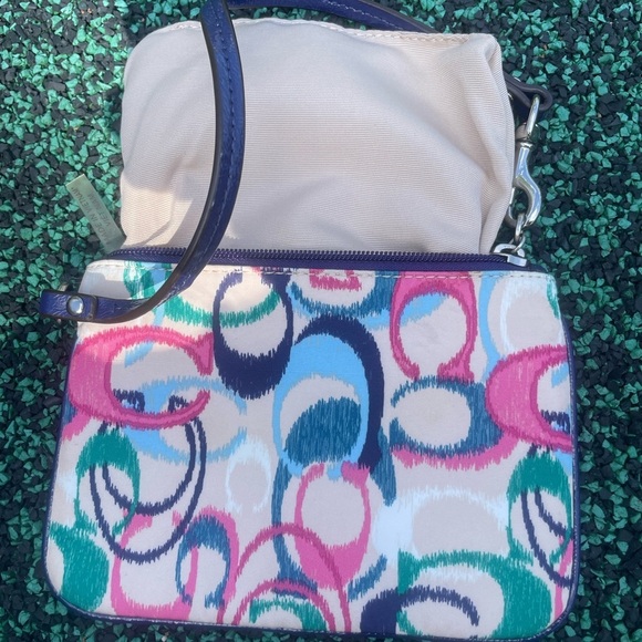 Coach Wristlet ,Coach Vibrant Patterned Wristlet,Coach Wallet. - Picture 10 of 10